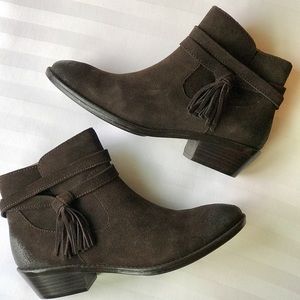 NWT •Sofft• Brown Ankle Booties